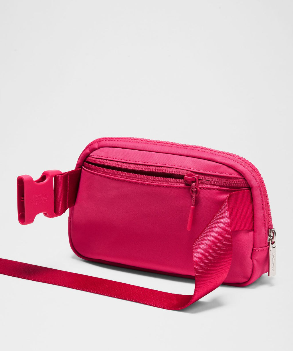 Everywhere Belt Bag 1L Raspberry coulis
