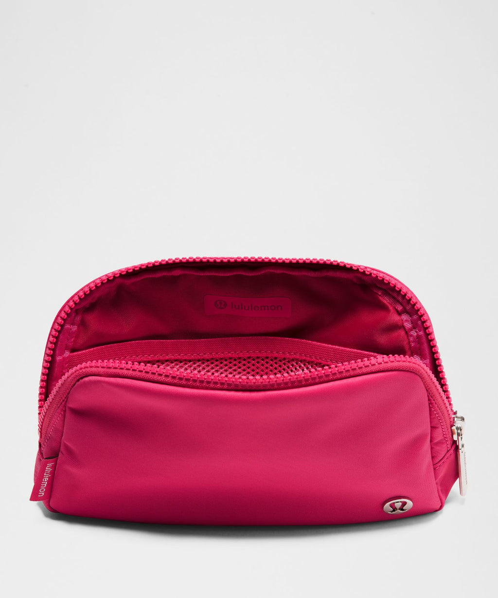 Everywhere Belt Bag 1L Raspberry coulis