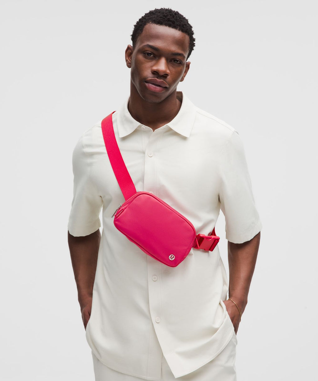 Everywhere Belt Bag 1L Raspberry coulis