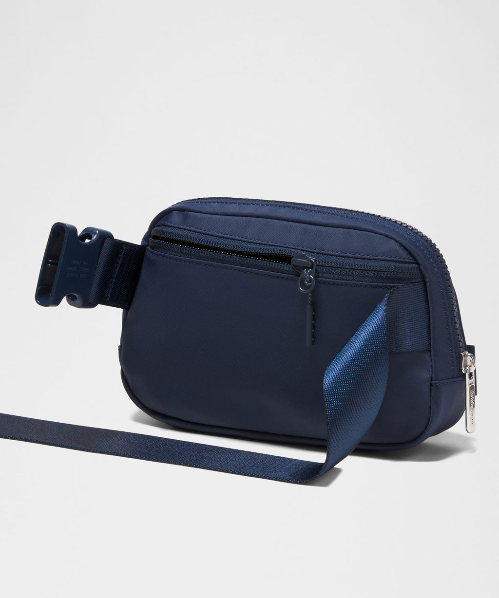 Everywhere Belt Bag 1L Club Blue/Silver