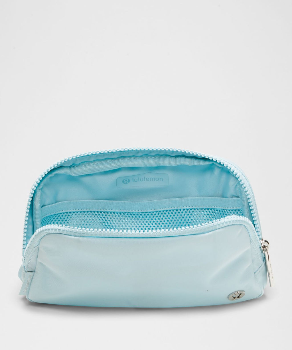 Everywhere Belt Bag 1L Foam Cloud/Silver