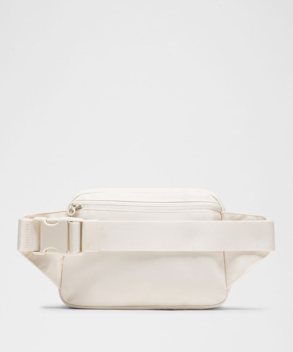 Everywhere Belt Bag Large 2L Light Ivory/Silver