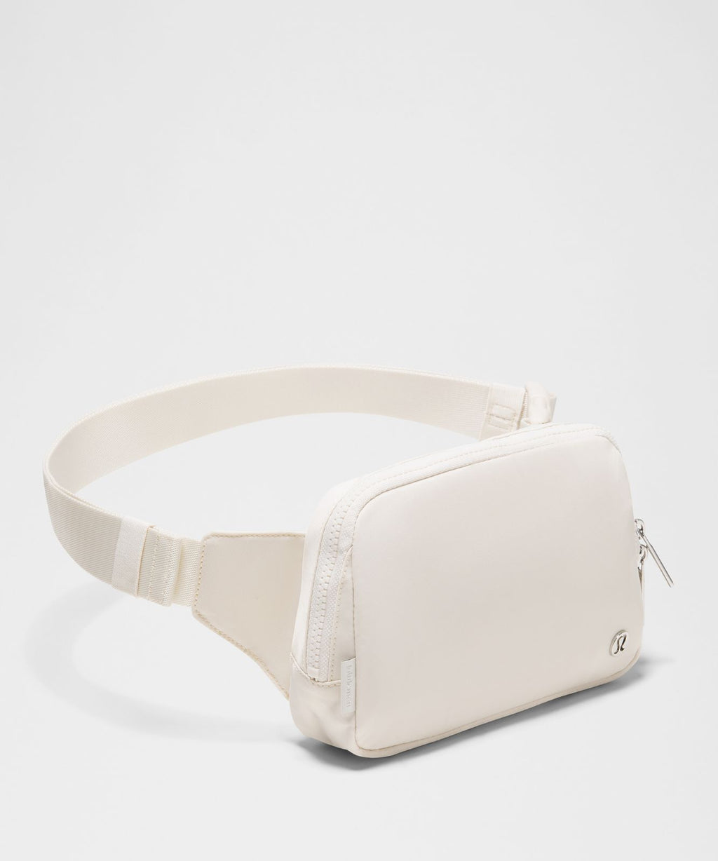 Everywhere Belt Bag Large 2L Light Ivory/Silver