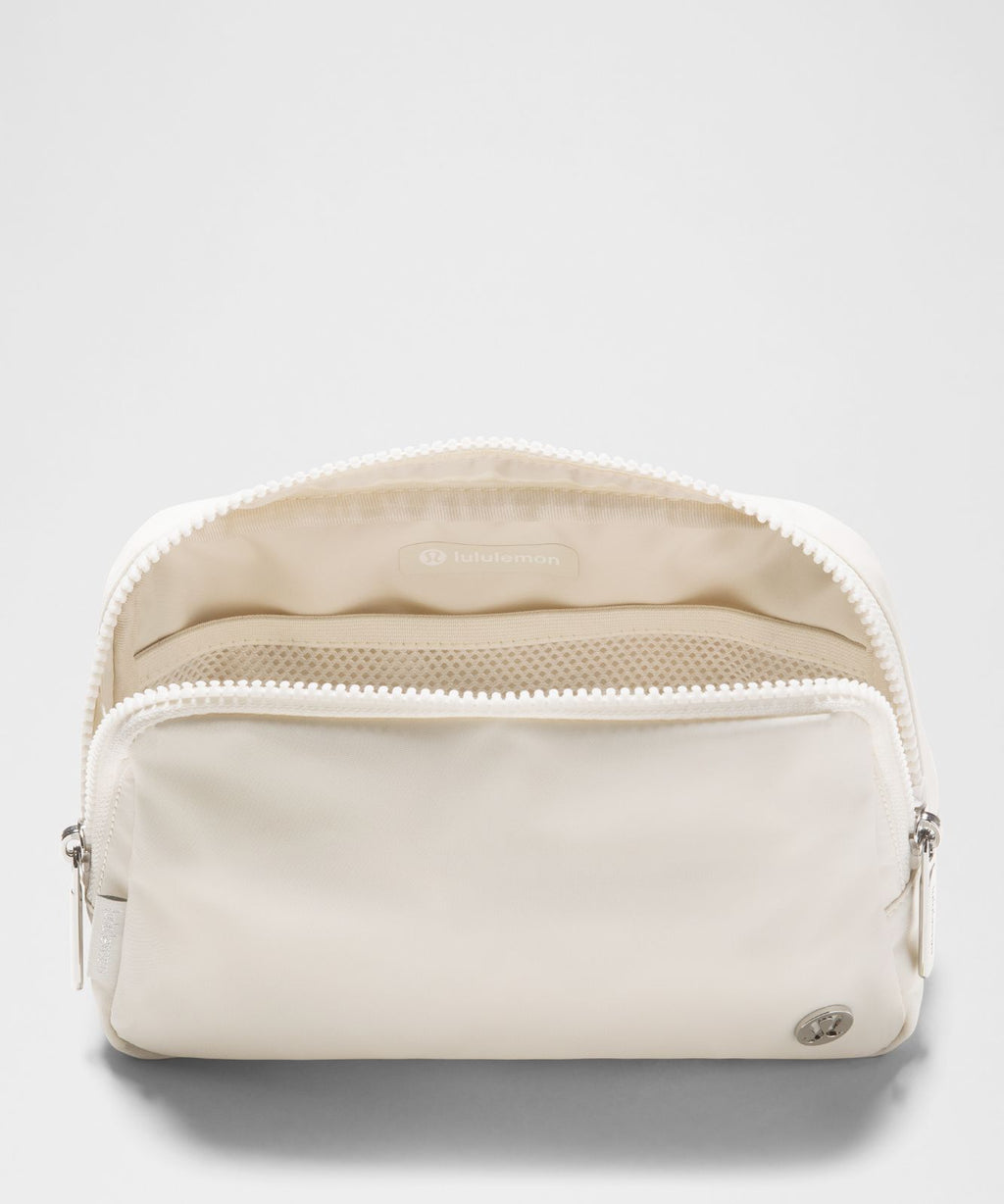 Everywhere Belt Bag Large 2L Light Ivory/Silver