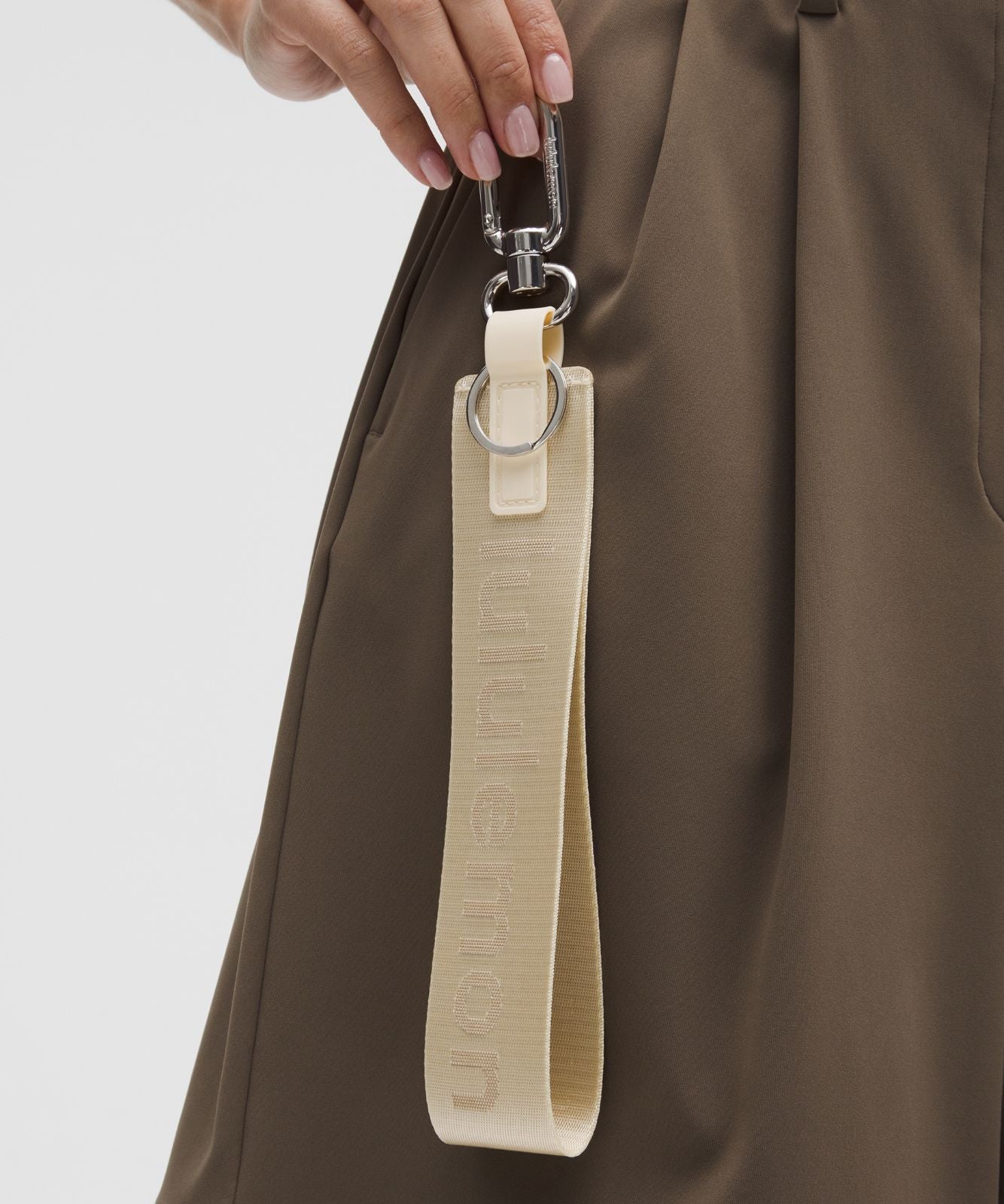 Never Lost Keychain Butter Cream/Sheer Oak