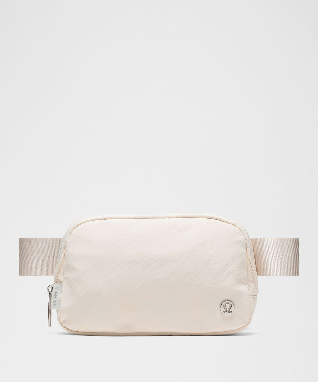 Everywhere Belt Bag 1L Light Ivory/Silver