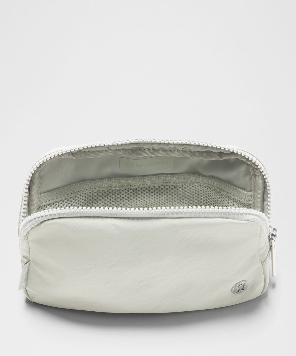 Everywhere Belt Bag 1L Meadow Haze/Silver