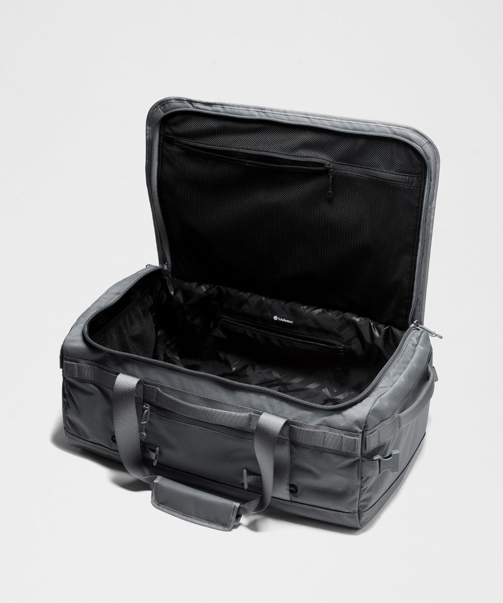 2-in-1 Travel Duffle Backpack 45L Solar Grey/Detours Welcome Emboss Black
