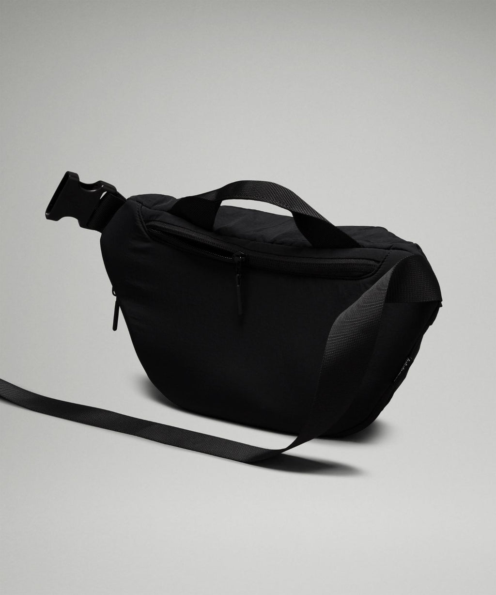 Curved Crossbody Bag 3L Black