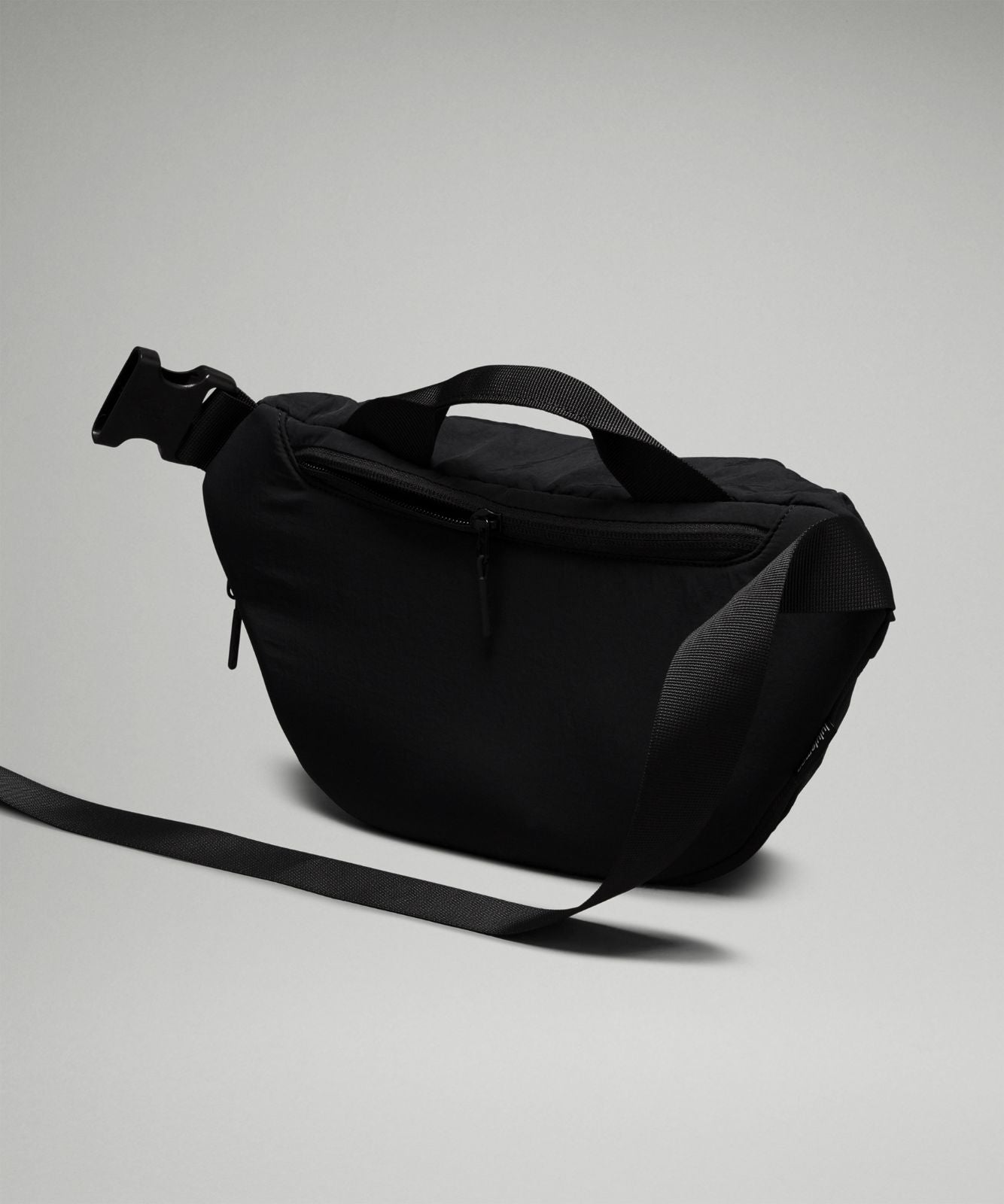 Curved Crossbody Bag 3L Black