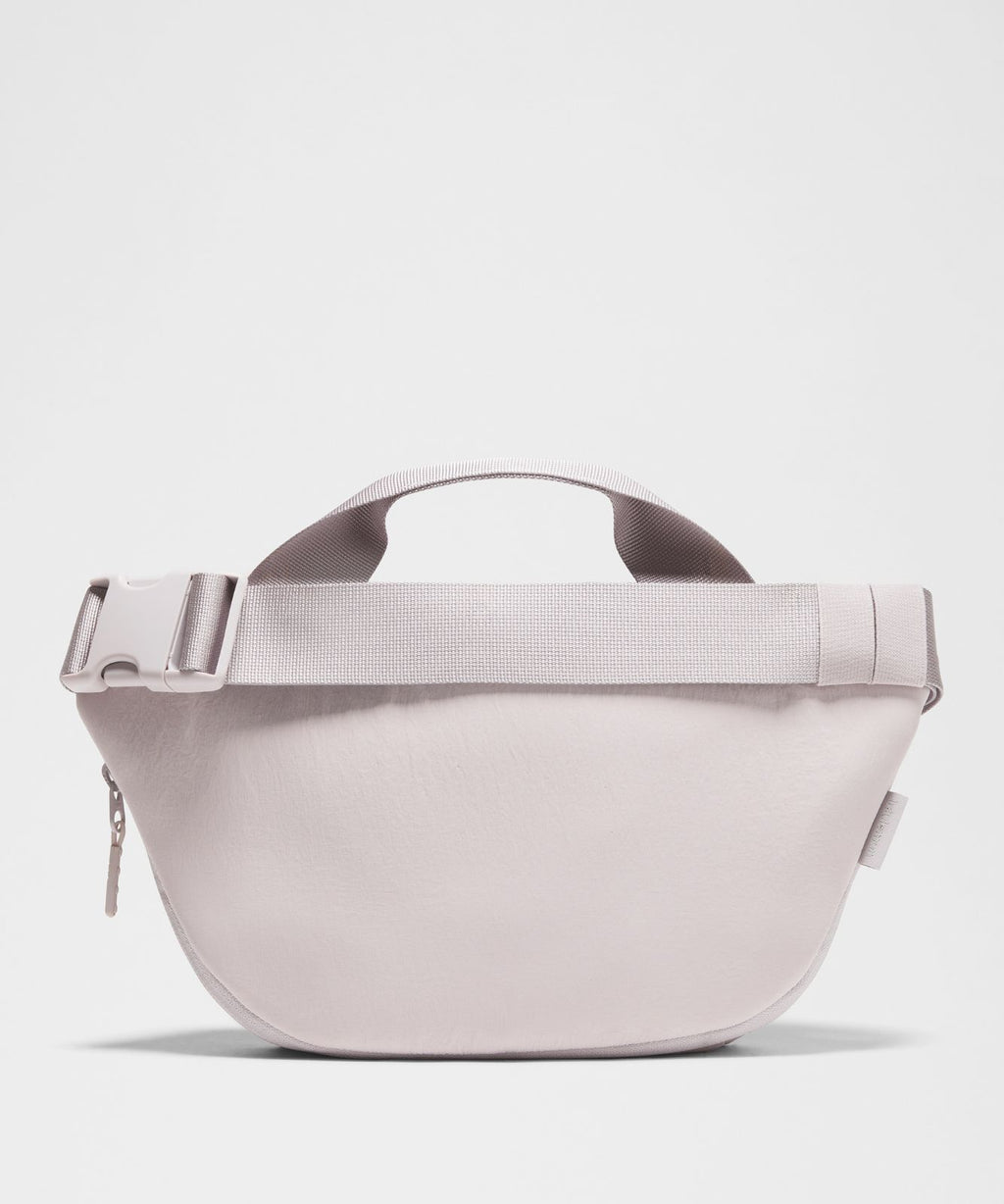Curved Crossbody Bag 3L Icy Taupe