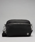 Everywhere Crossbody Bag 2L *Metal Hardware Black