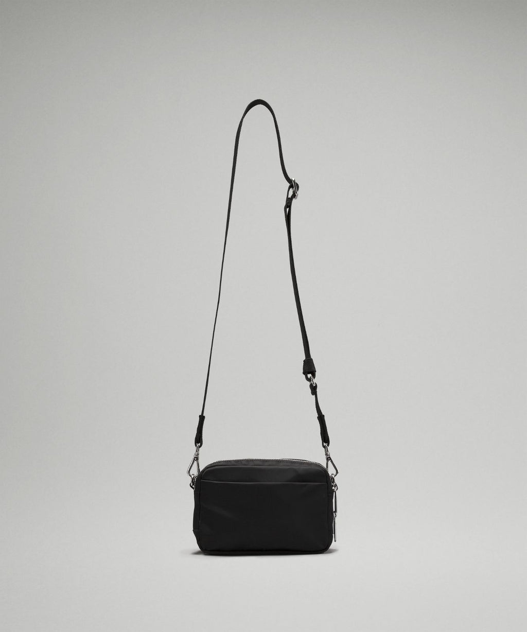 Everywhere Crossbody Bag 2L *Metal Hardware Black