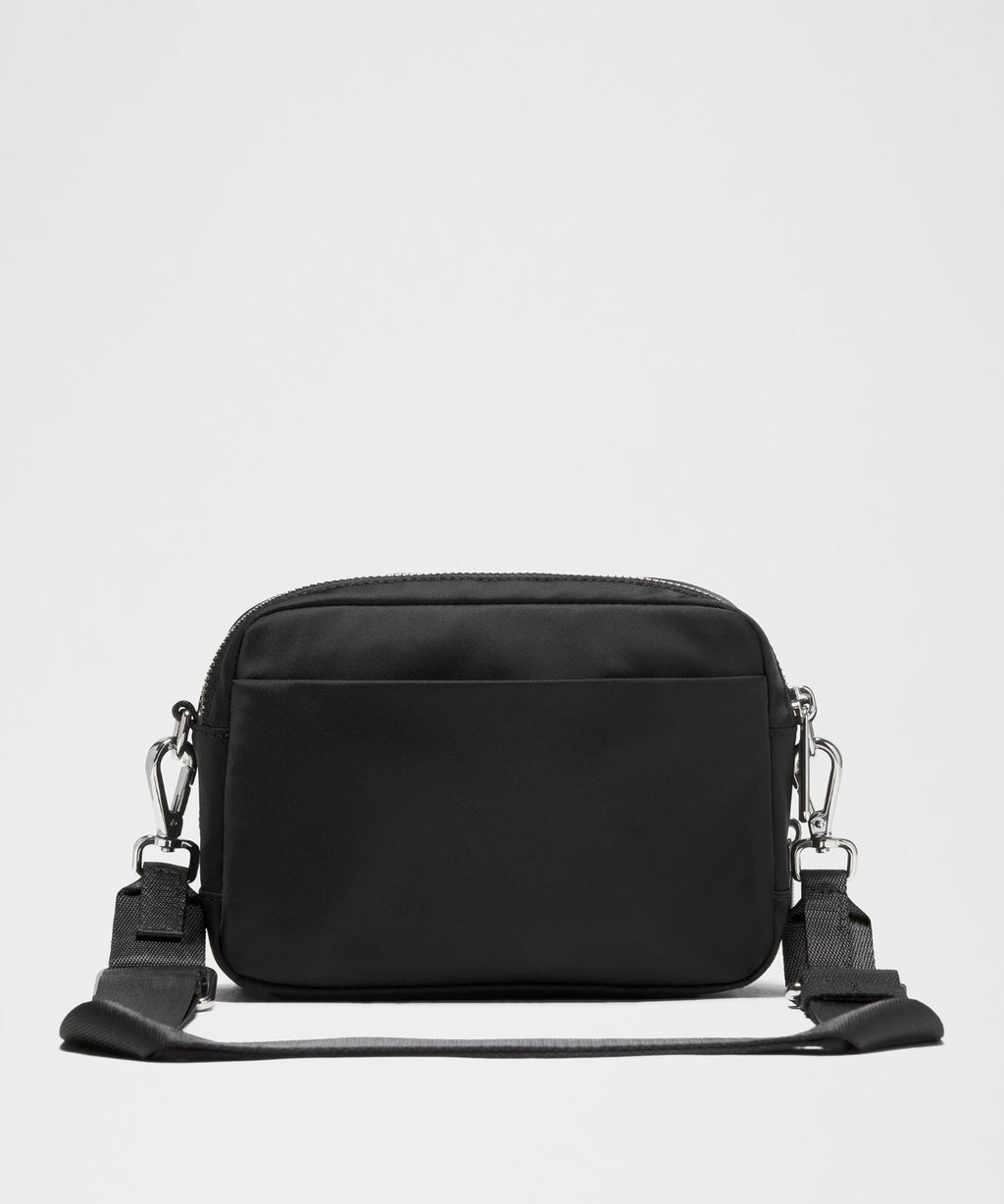 Everywhere Crossbody Bag 2L *Metal Hardware Black/Silver