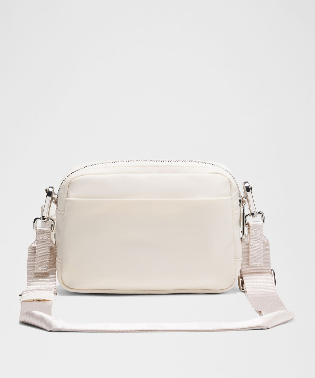 Everywhere Crossbody Bag 2L *Metal Hardware Light Ivory/Silver