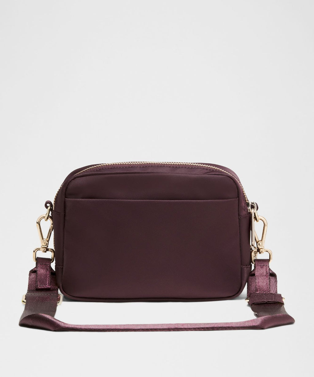 Everywhere Crossbody Bag 2L *Metal Hardware Black Plum/Gold