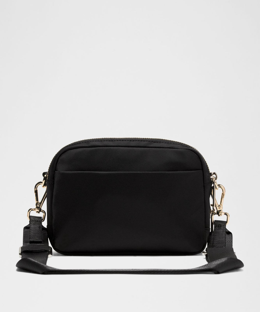 Everywhere Crossbody Bag 2L *Metal Hardware Black/Gold