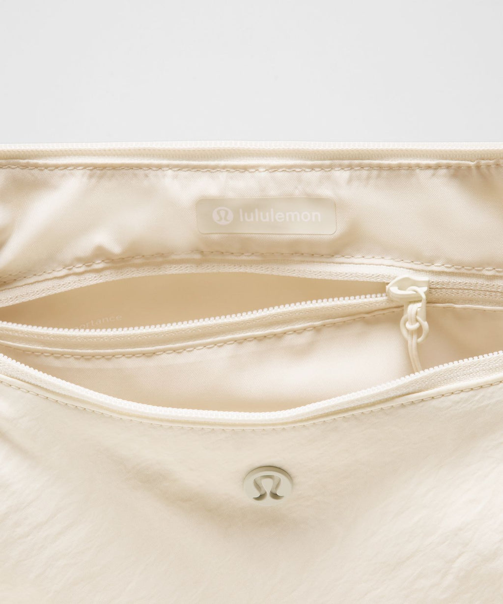 Slouchy Sling Bag 6L Light Ivory/Silver