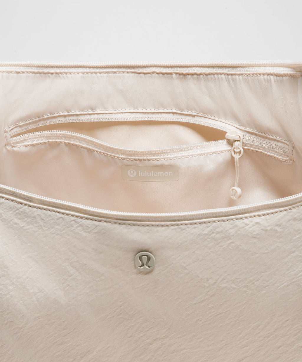 Large Slouchy Sling Bag 13L Light Ivory/Silver