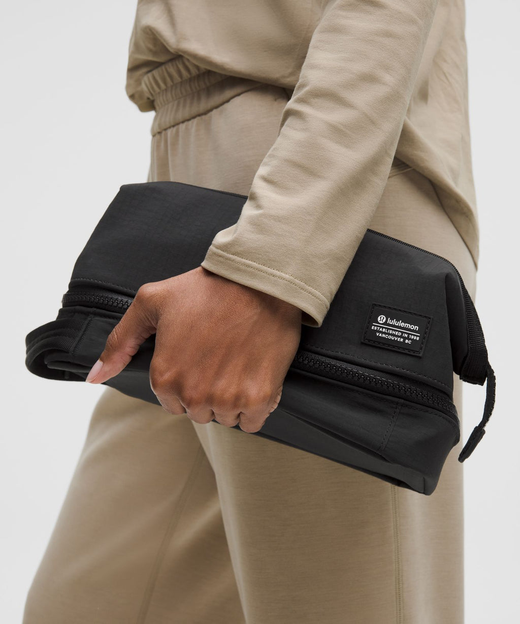 Dual-Compartment Toiletry Bag Black