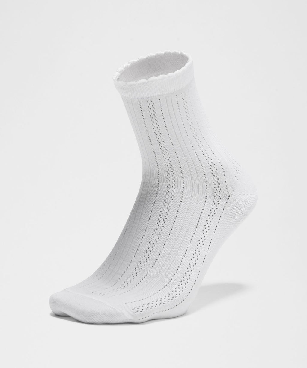 Unisex Pointelle Quarter Socks White