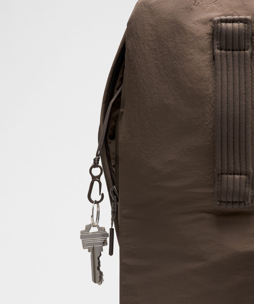 2-in-1 Convertible Backpack 21L Walnut Crunch
