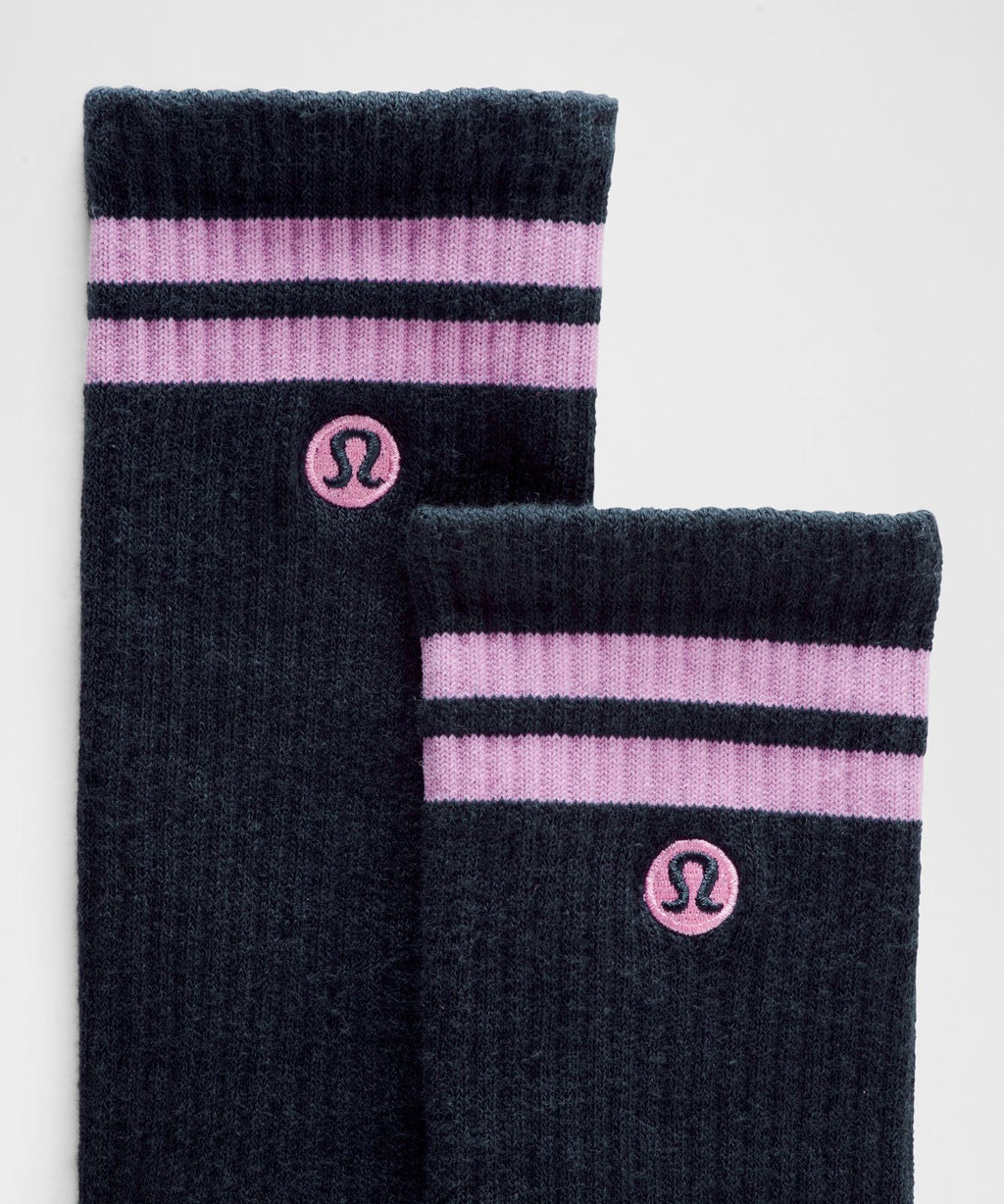 Unisex Daily Essential Crew Socks *Stripe True Navy/Meta Pink