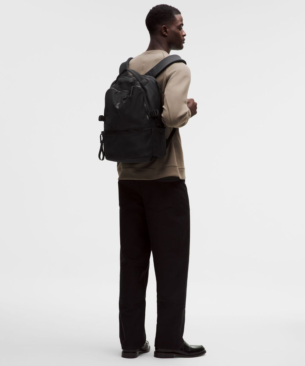 New Crew Backpack 22L *Updated Black/Graphite Grey