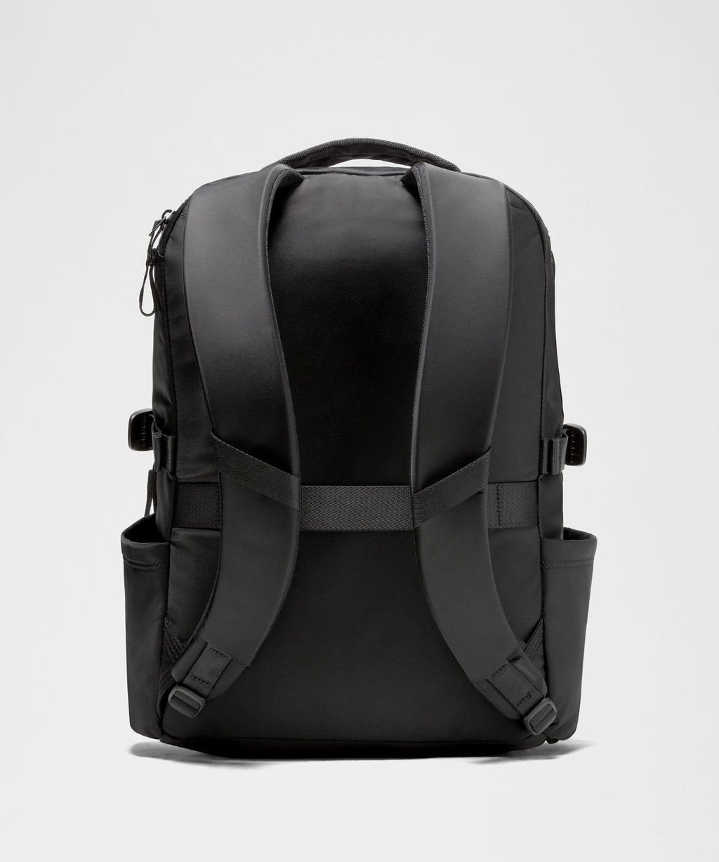 New Crew Backpack 22L *Updated Black/Graphite Grey