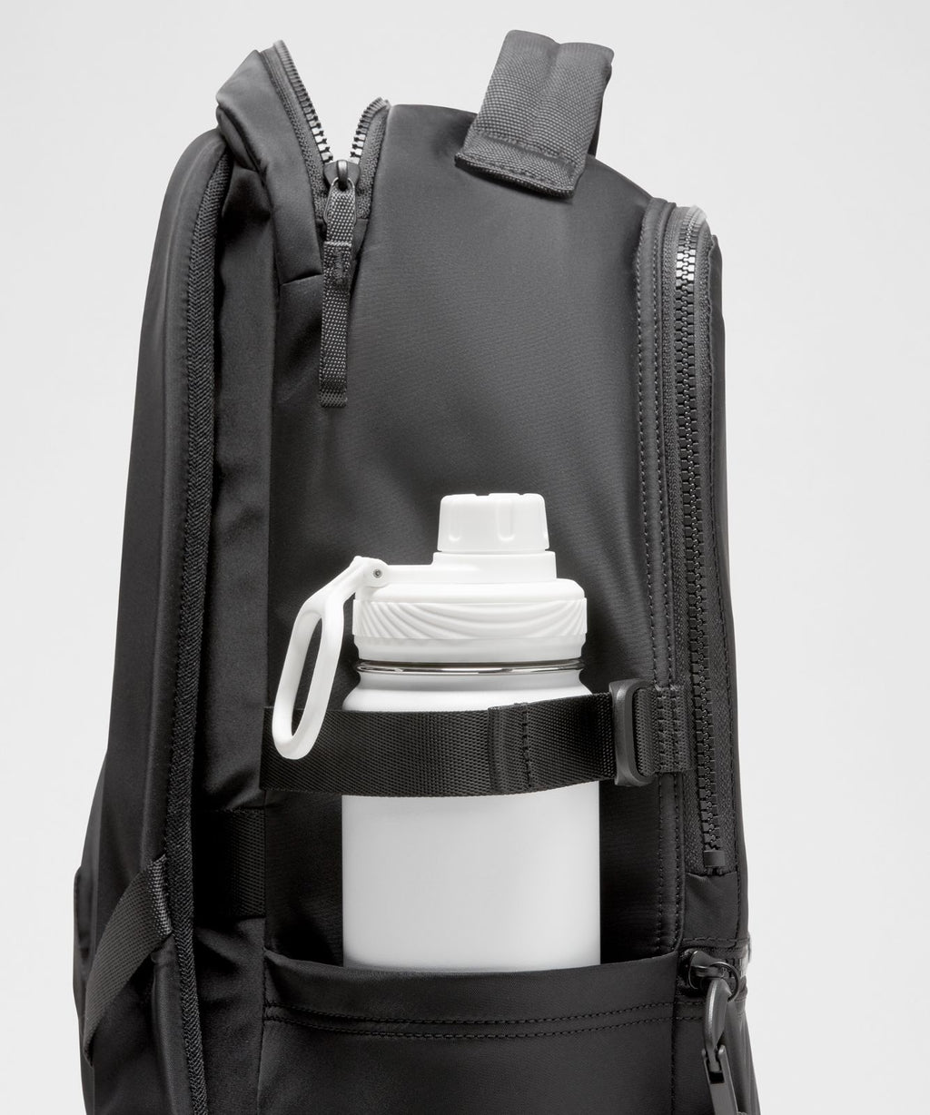 New Crew Backpack 22L *Updated Black/Graphite Grey
