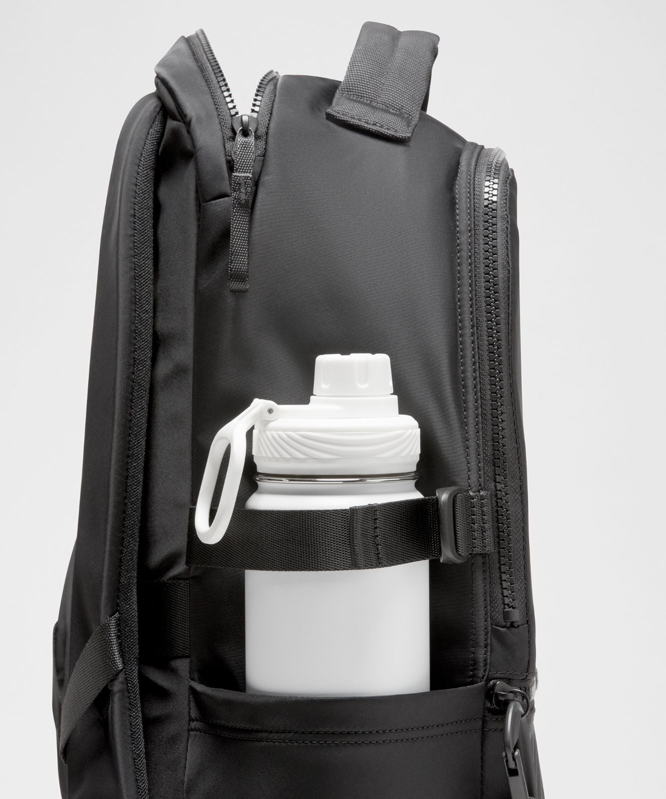 New Crew Backpack 22L *Updated Black/Graphite Grey