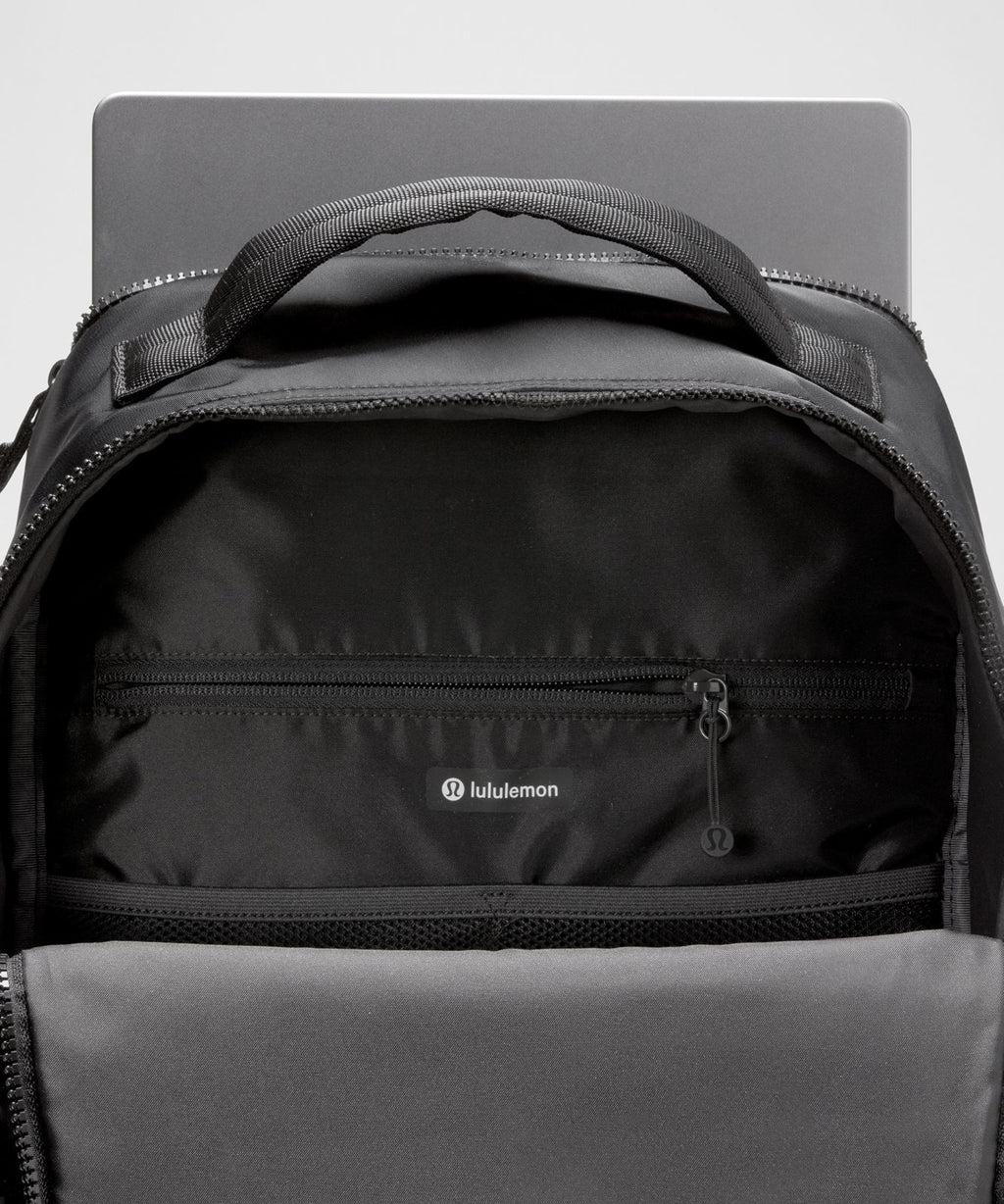 New Crew Backpack 22L *Updated Black/Graphite Grey