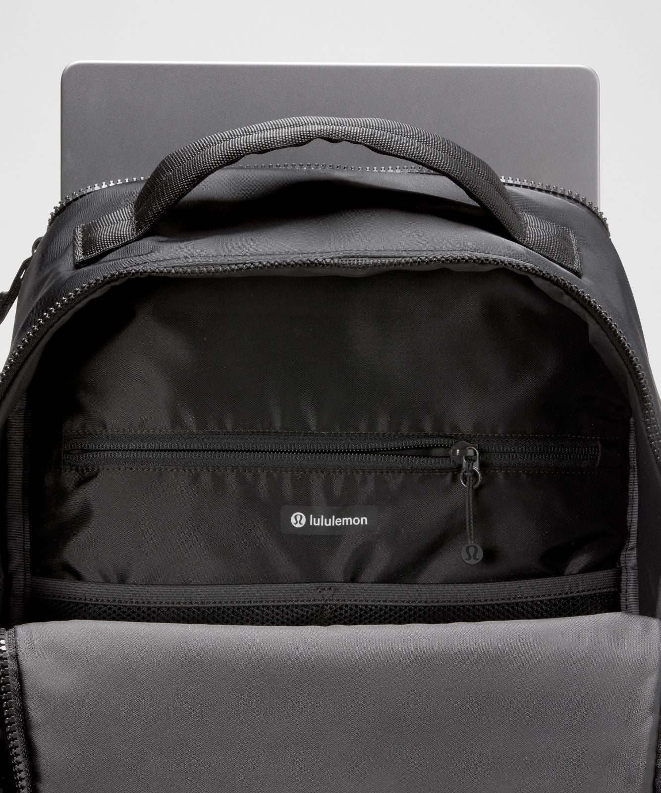 New Crew Backpack 22L *Updated Black/Graphite Grey