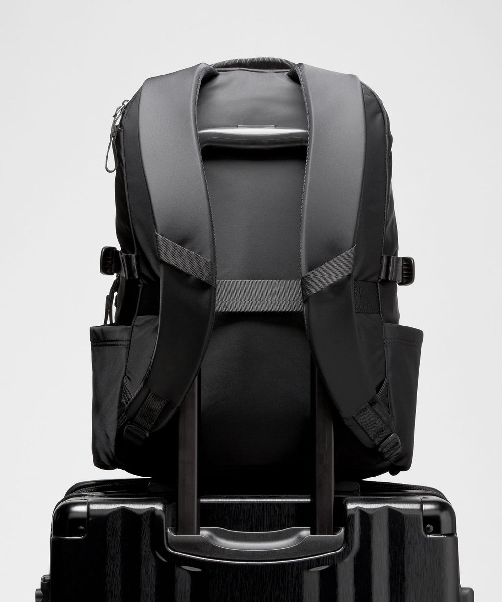 New Crew Backpack 22L *Updated Black/Graphite Grey