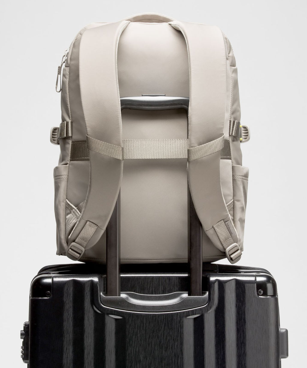 New Crew Backpack 22L *Updated Warm Ash Grey
