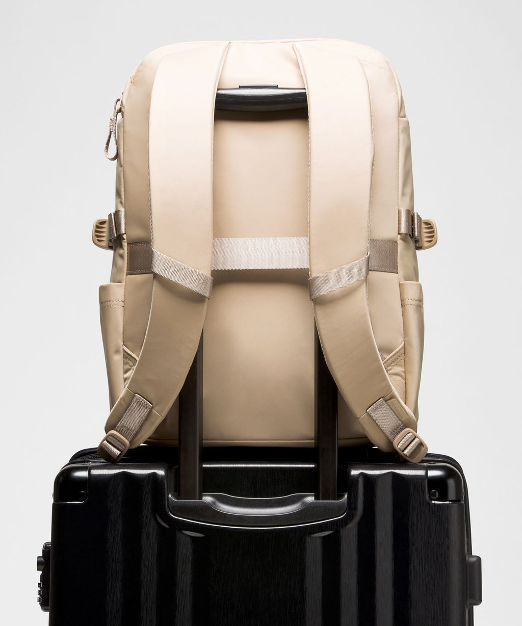 New Crew Backpack 22L *Updated Wacky Khaki/Wacky Khaki