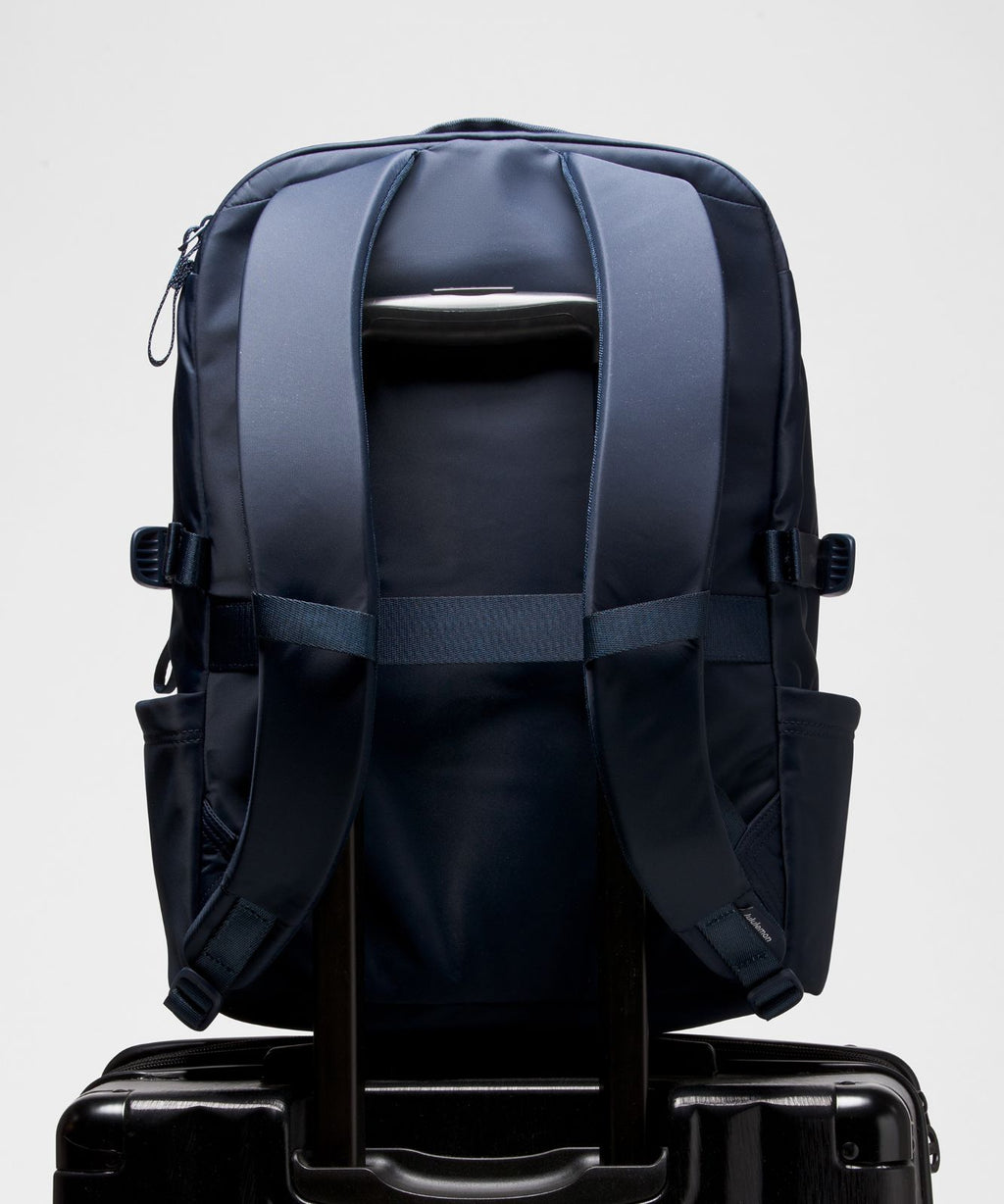 New Crew Backpack 22L *Updated True Navy/Wacky Khaki