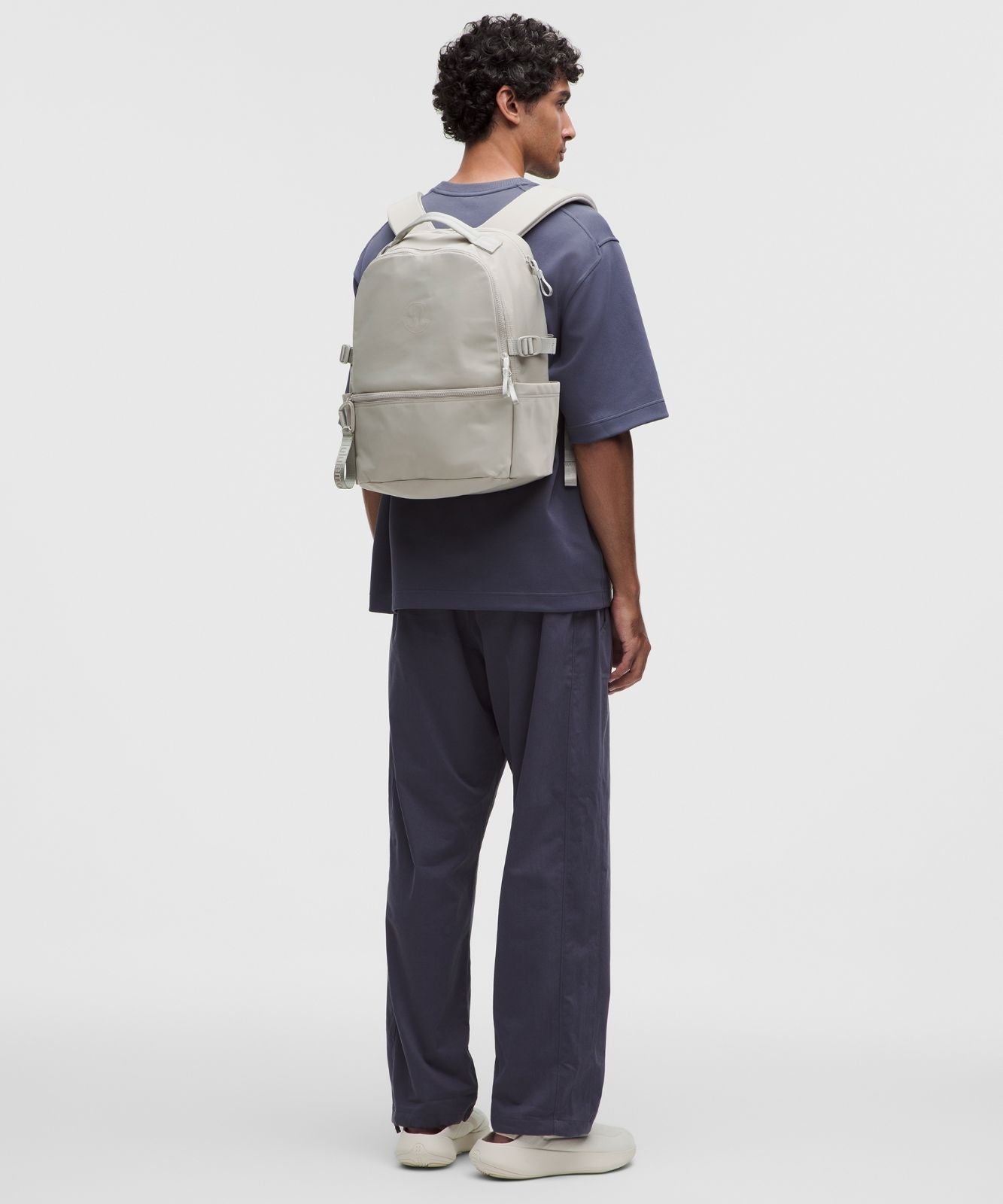 New Crew Backpack 22L *Updated Hailstone Grey/Wacky Khaki
