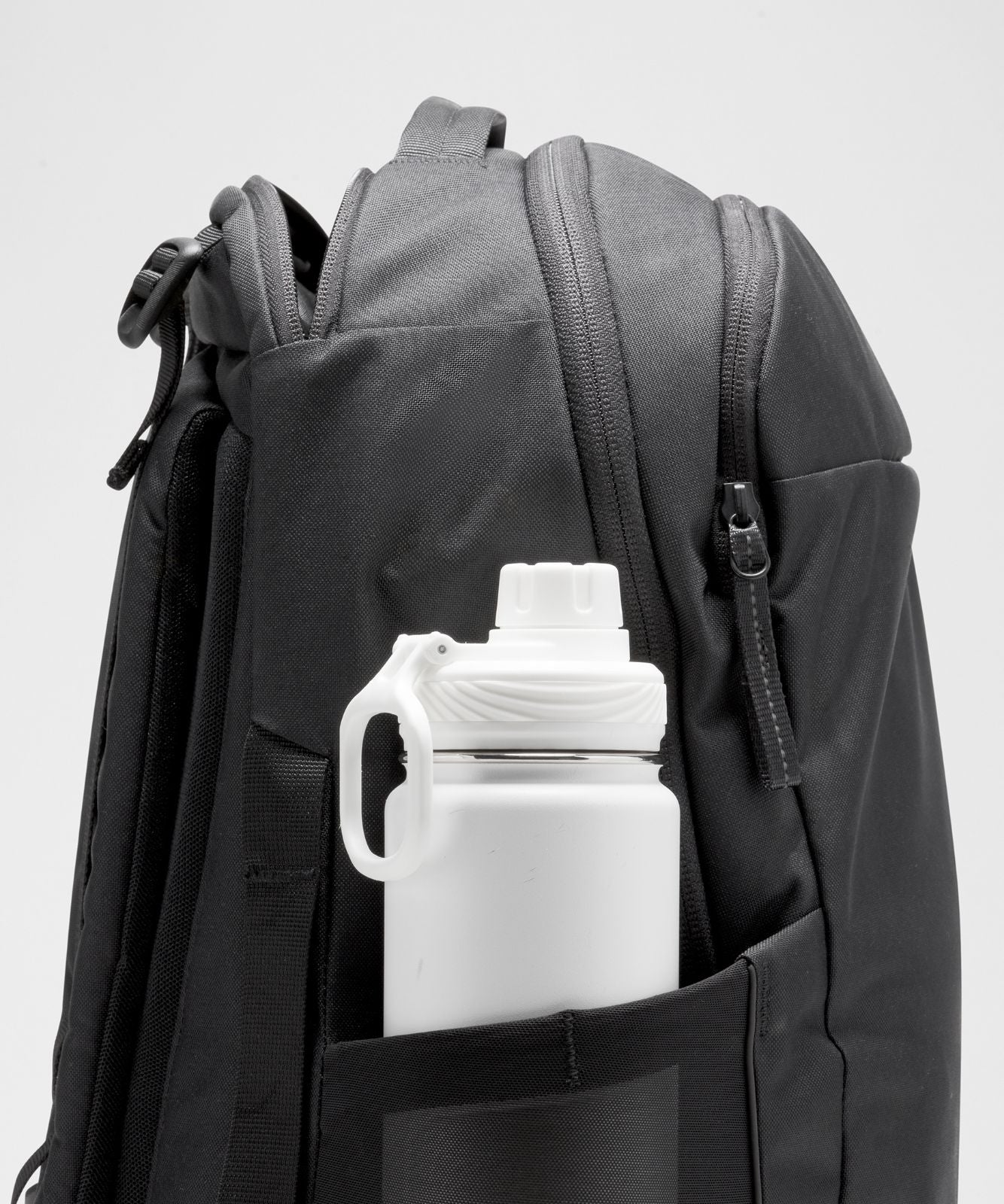 Triple-Zip Backpack 28L *Tech Canvas Black/Graphite Grey