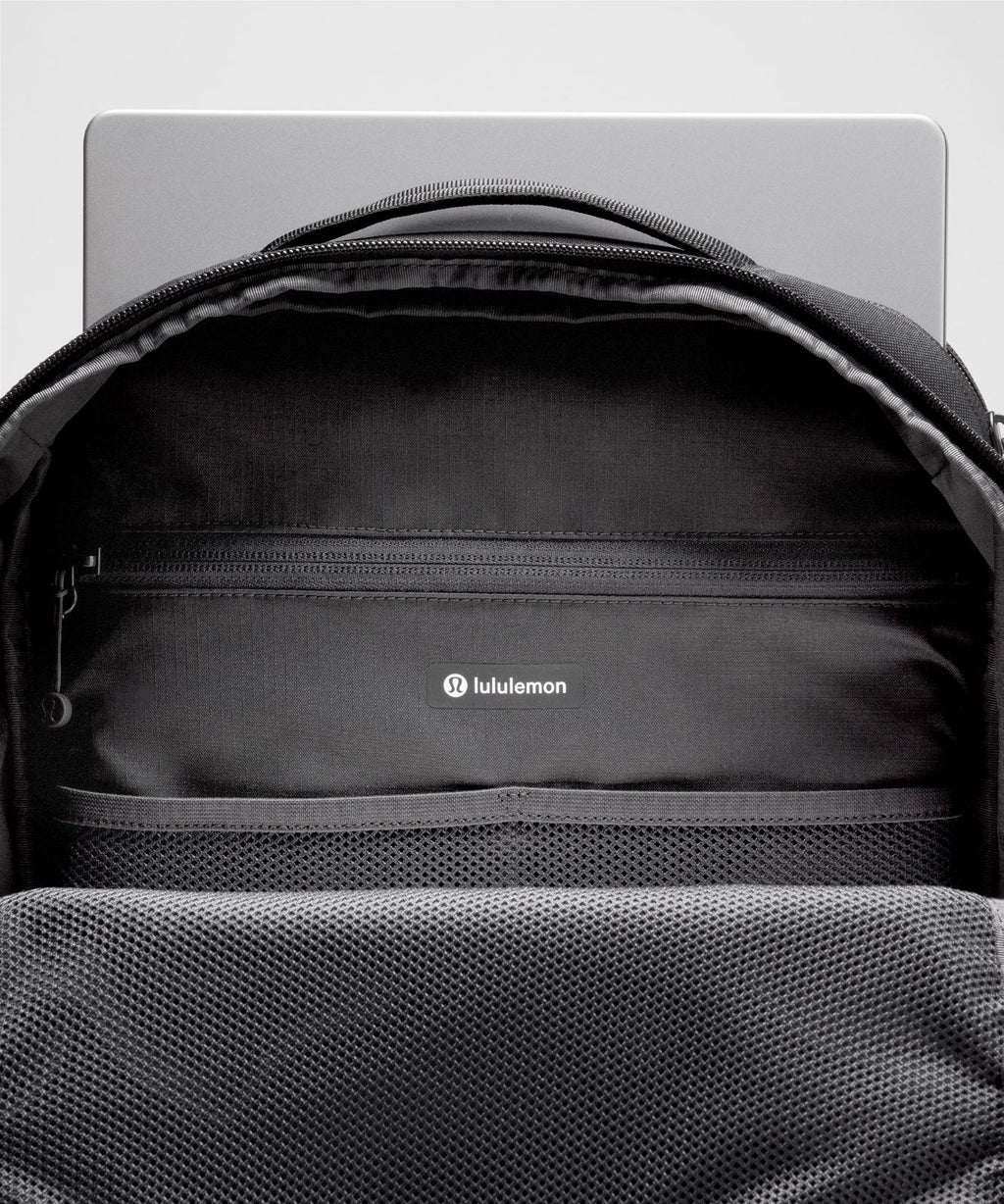 Triple-Zip Backpack 28L *Tech Canvas Black/Graphite Grey