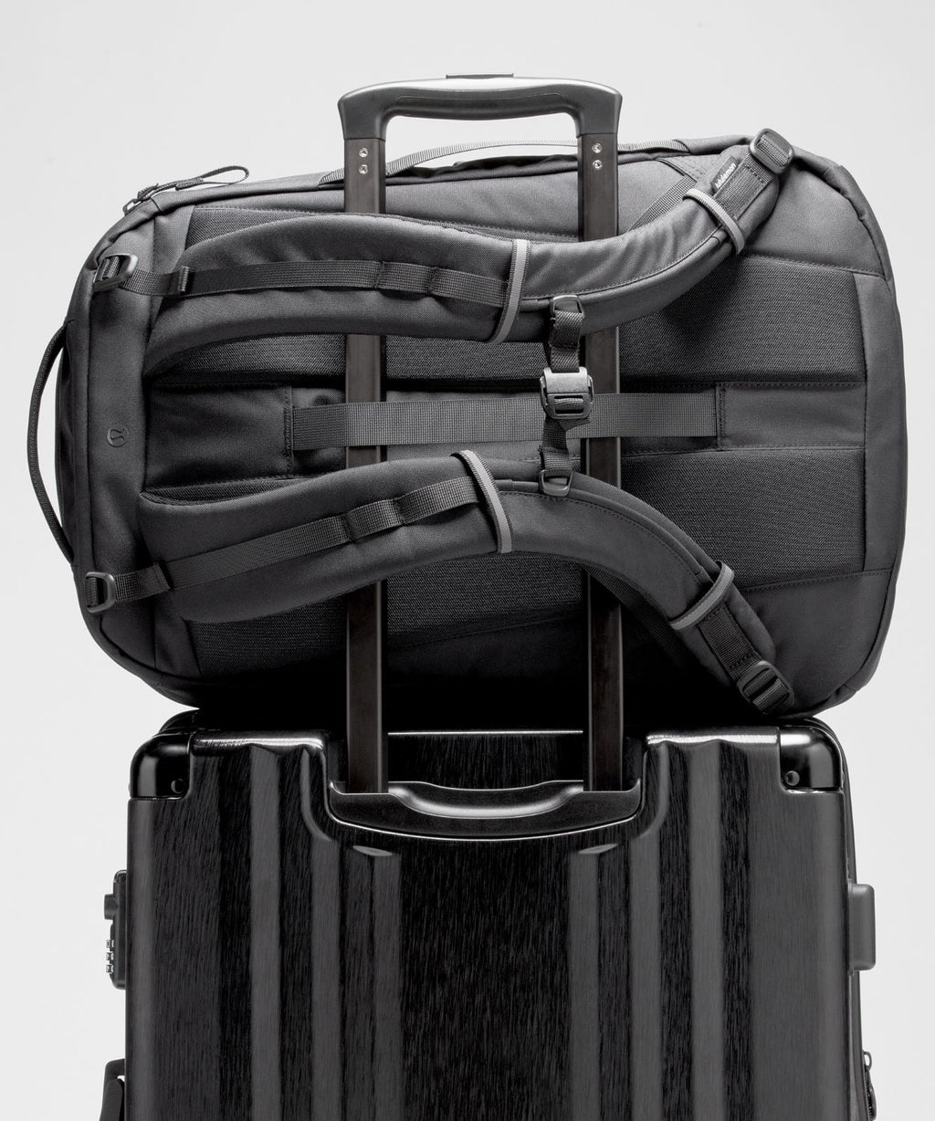 Triple-Zip Backpack 28L *Tech Canvas Black/Graphite Grey
