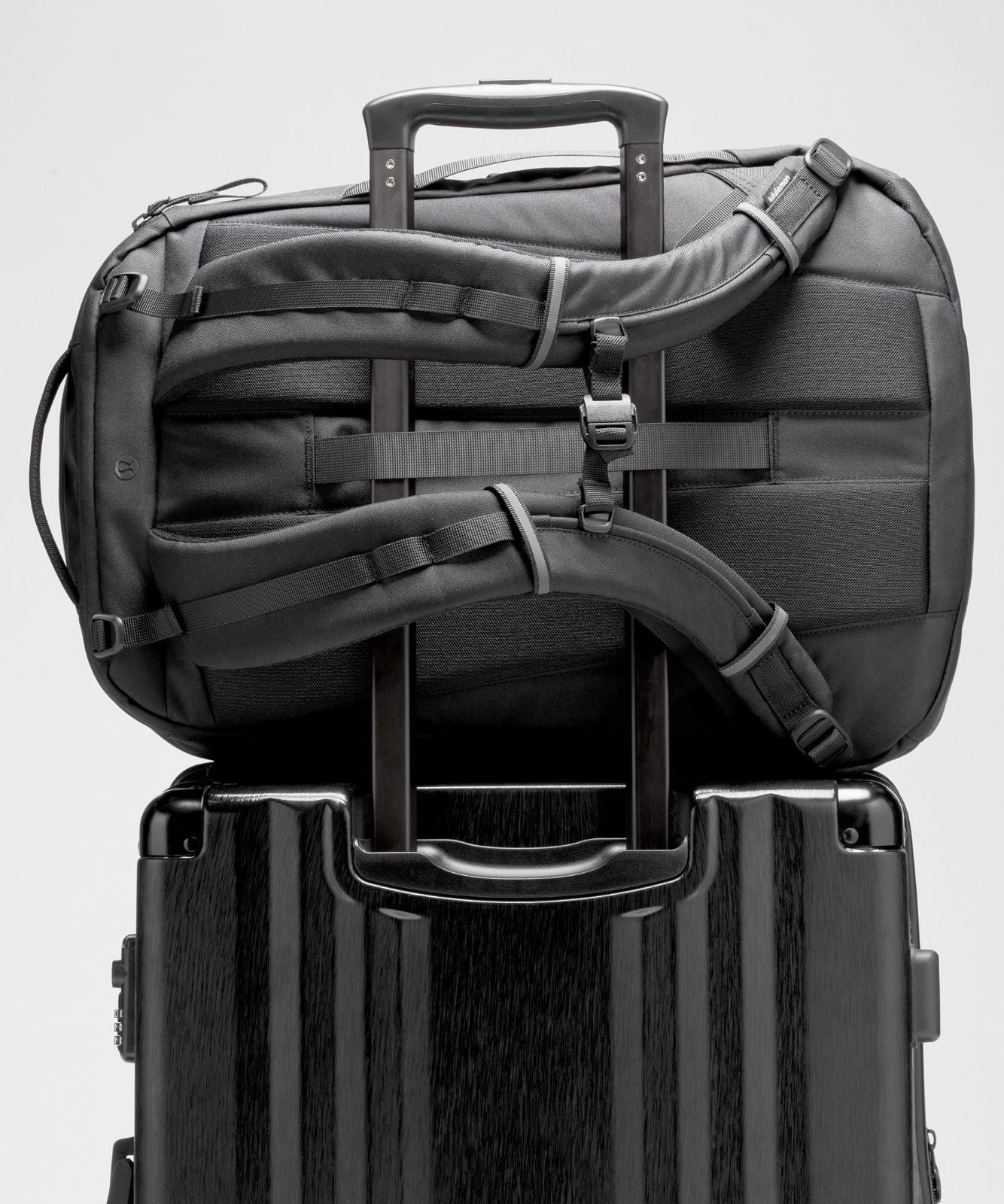 Triple-Zip Backpack 28L *Tech Canvas Black/Graphite Grey