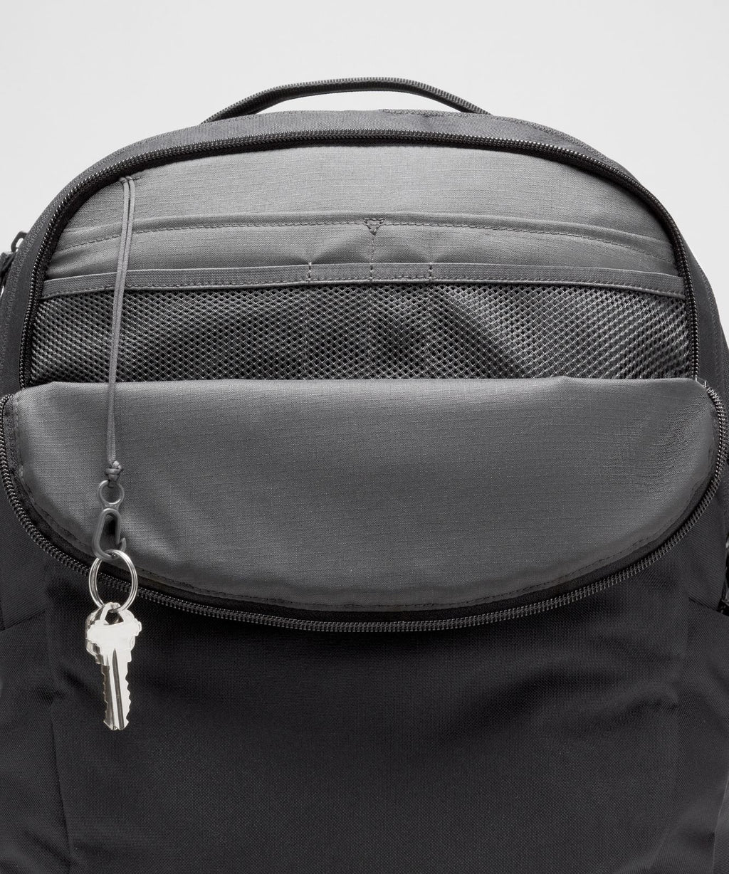 Triple-Zip Backpack 28L *Tech Canvas Black/Graphite Grey
