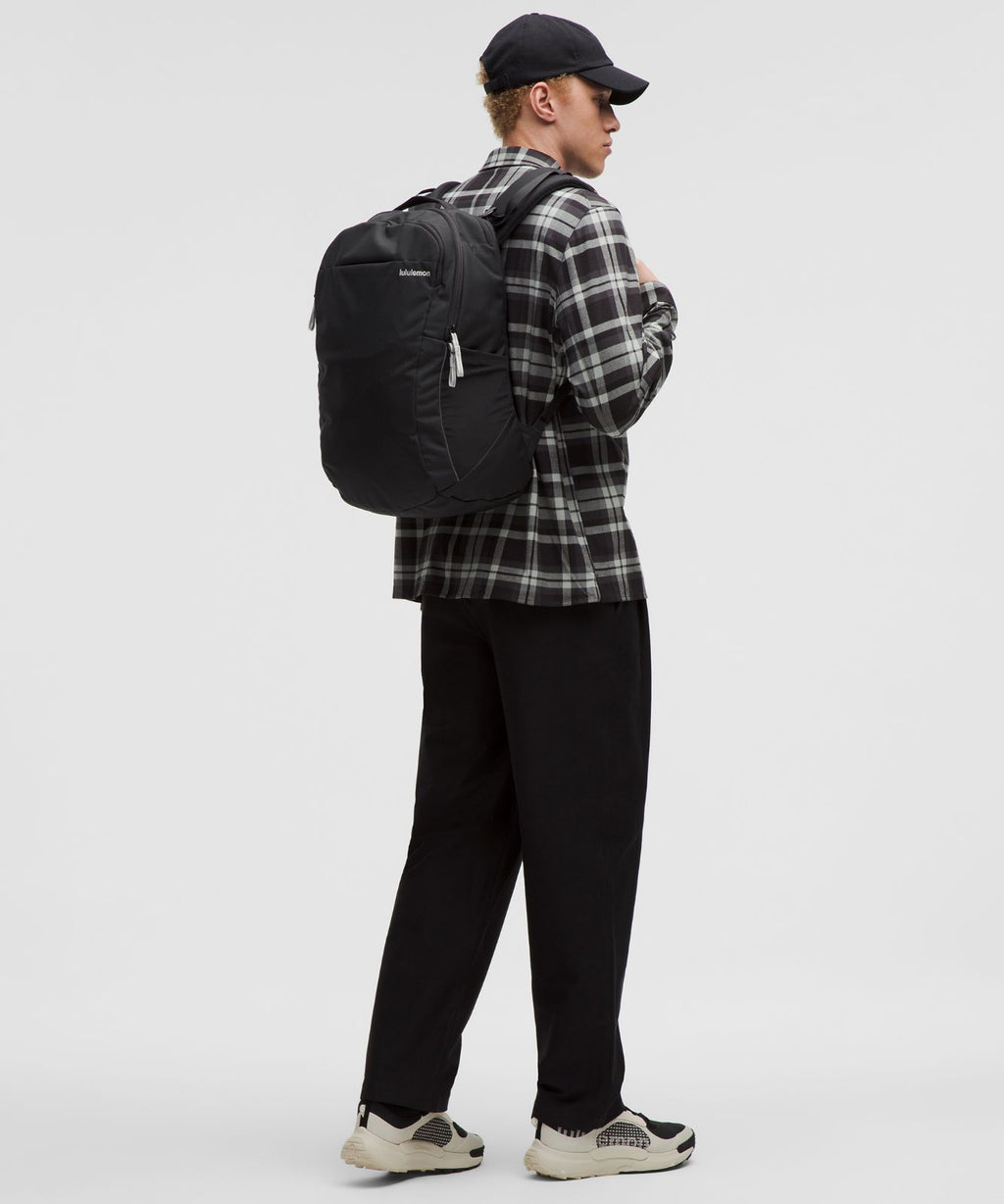 Triple-Zip Backpack 28L *Tech Canvas Black/Silver Drop
