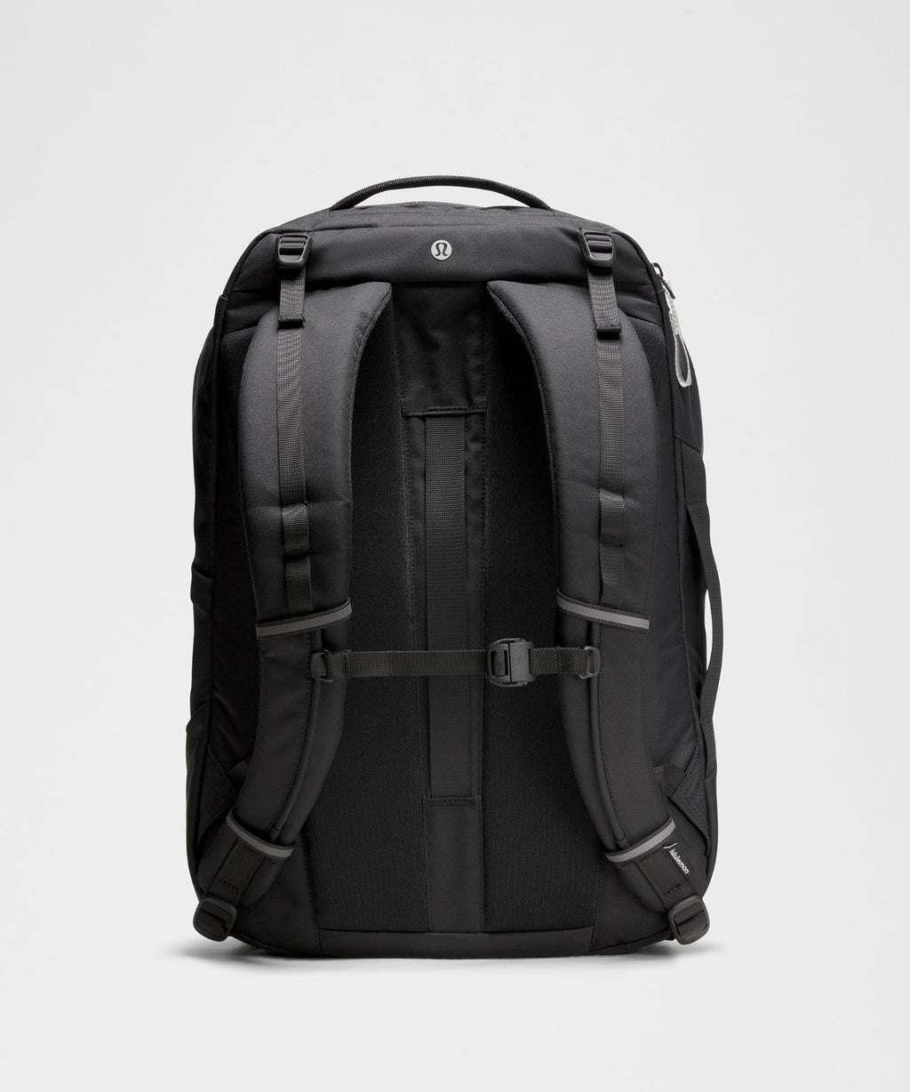 Triple-Zip Backpack 28L *Tech Canvas Black/Silver Drop