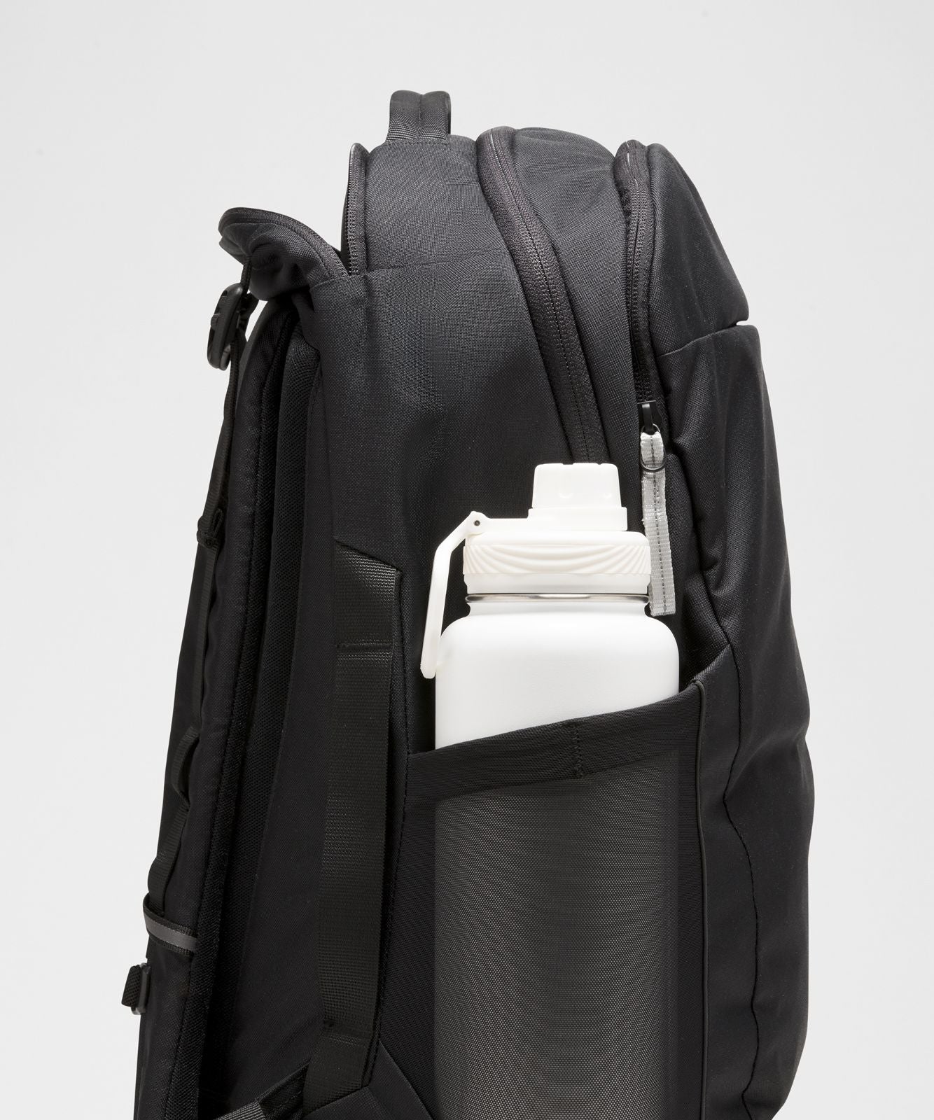 Triple-Zip Backpack 28L *Tech Canvas Black/Silver Drop