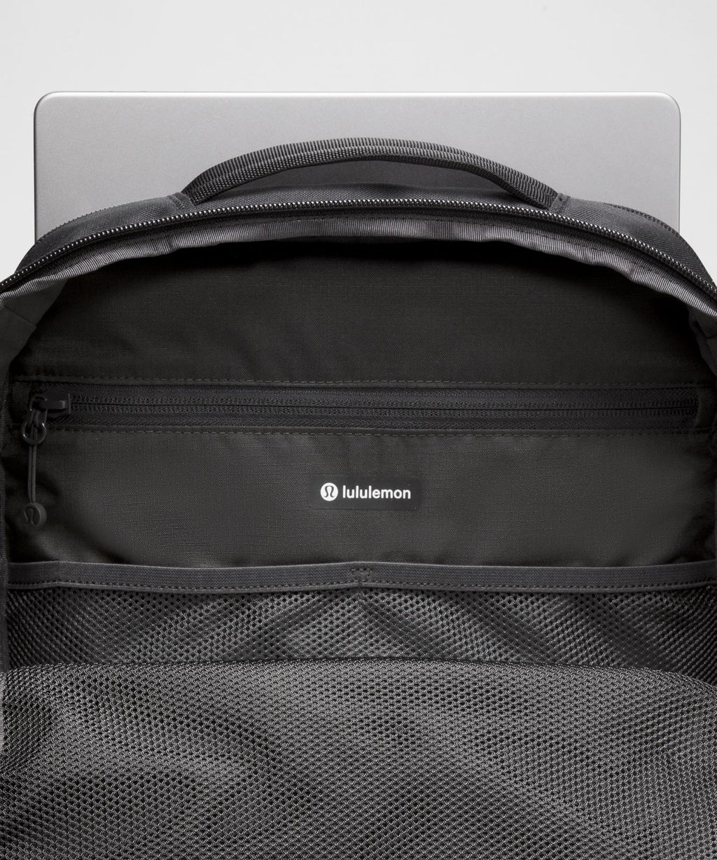 Triple-Zip Backpack 28L *Tech Canvas Black/Silver Drop