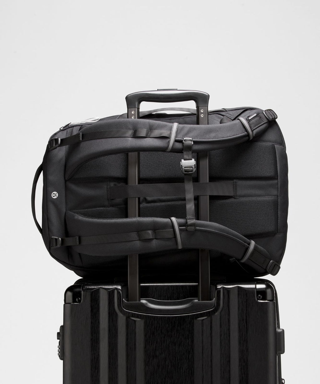Triple-Zip Backpack 28L *Tech Canvas Black/Silver Drop