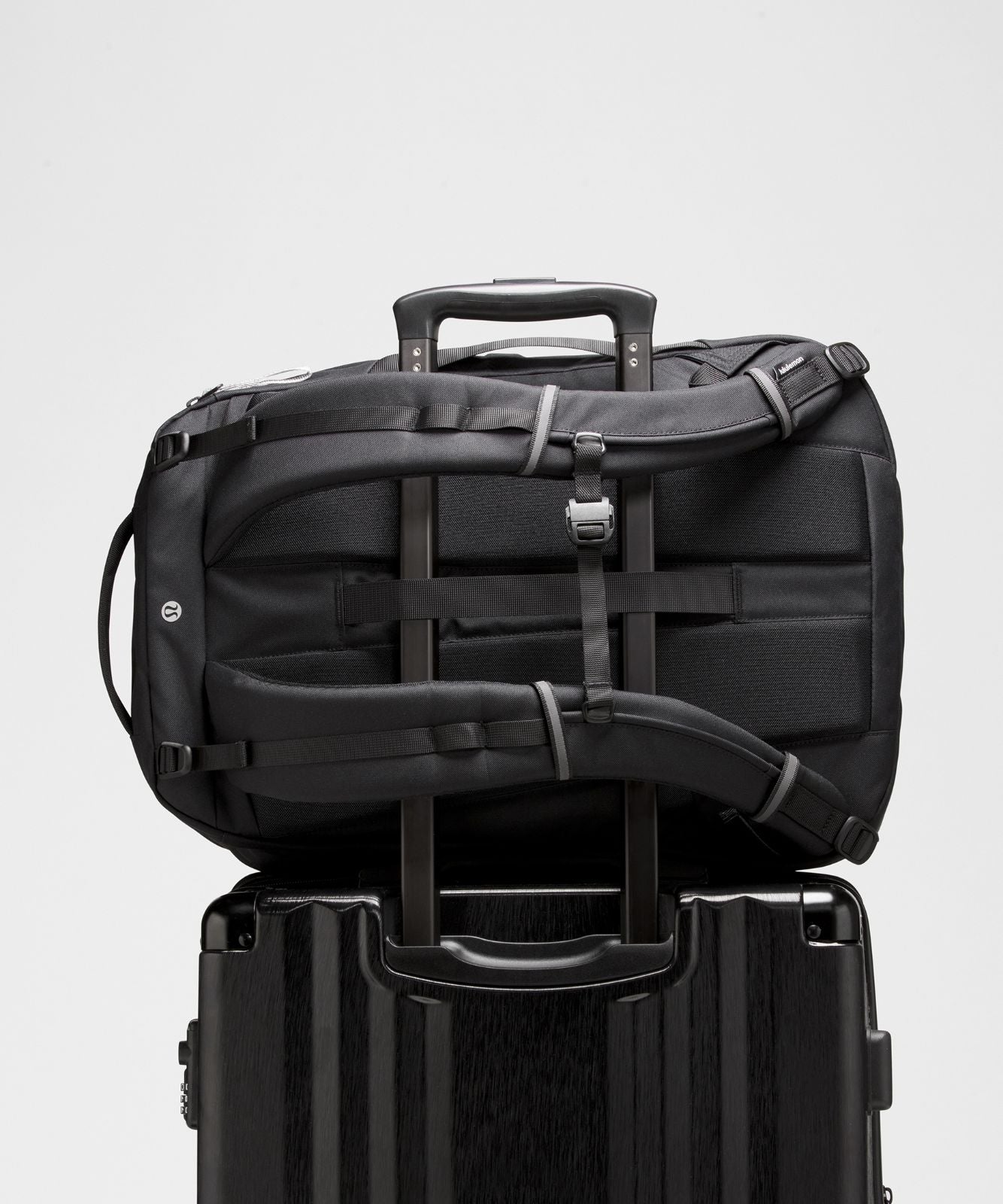 Triple-Zip Backpack 28L *Tech Canvas Black/Silver Drop