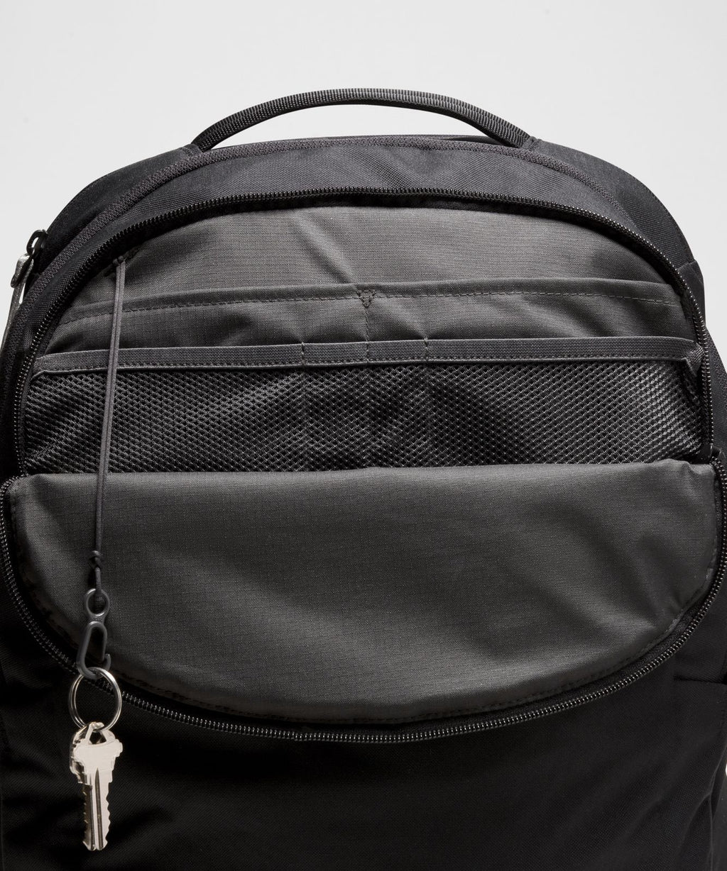 Triple-Zip Backpack 28L *Tech Canvas Black/Silver Drop